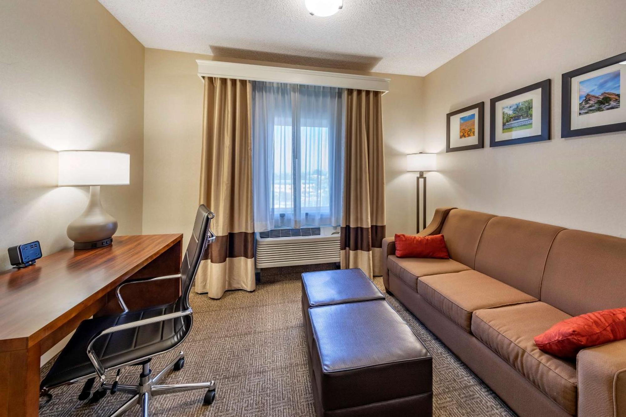 Comfort Suites Near Six Flags Magic Mountain Stevenson Ranch Exterior foto